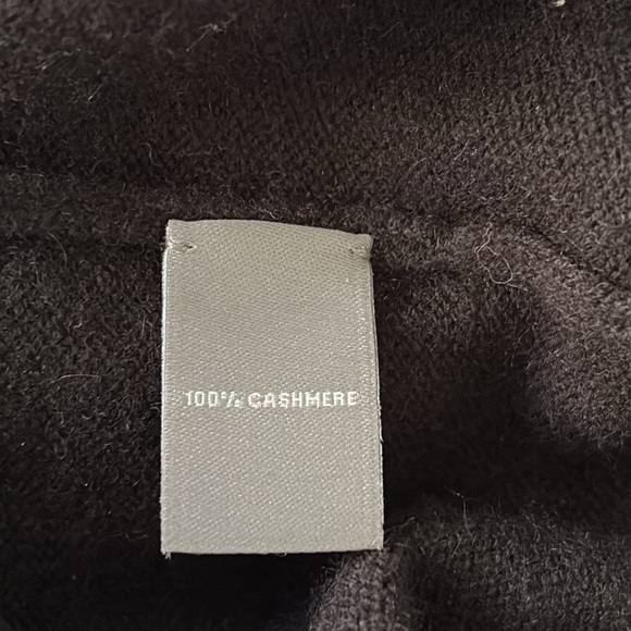 Neiman Marcus 100% Cashmere Classic V-Neck Cardigan Black Size Large - Picture 10 of 10